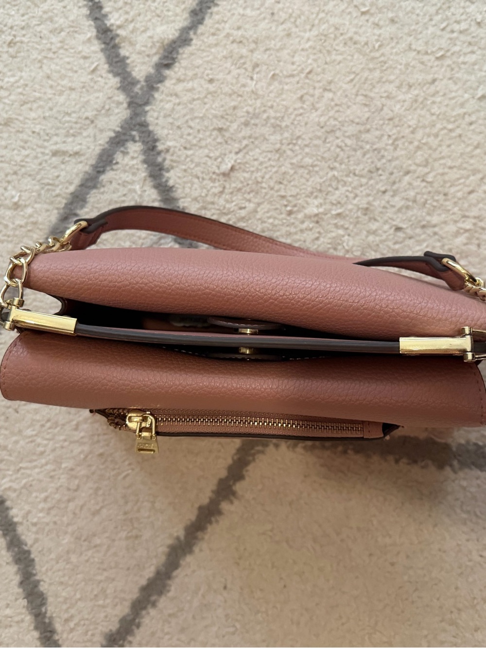 LIKE NEW Steve Madden Mauve Pink Crossbody with Gold Hardware - Picture 4 of 5